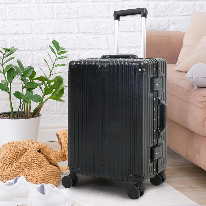 Nowoczesna walizka unisex z wytrzymałą ramą aluminiową, cichymi kółkami i zamkiem TSA. Idealna w podróż.