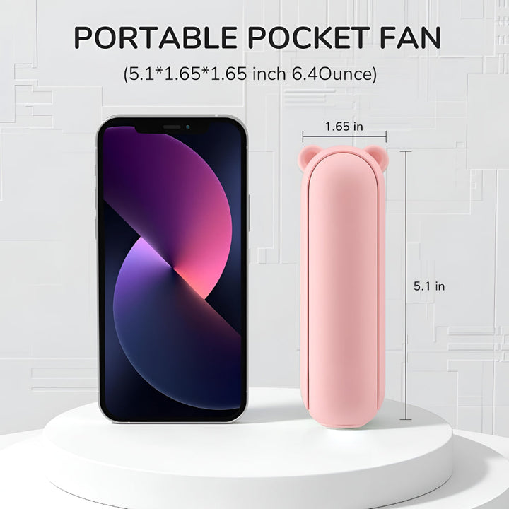 Kieszonkowy wentylator USB obok smartfona. Ultrakompaktowy, idealny do torebki, plecaka. Mocne chłodzenie w podróży.