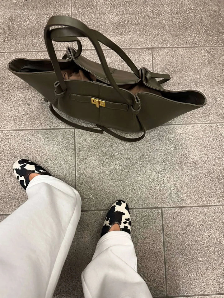 Modna torba damska shopper w neutralnym odcieniu, widok z tyłu