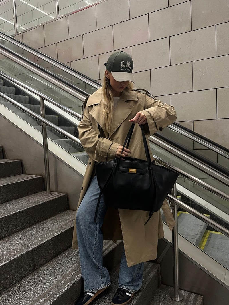 Pojemna torba na ramię shopper bag prezentowana na manekinie