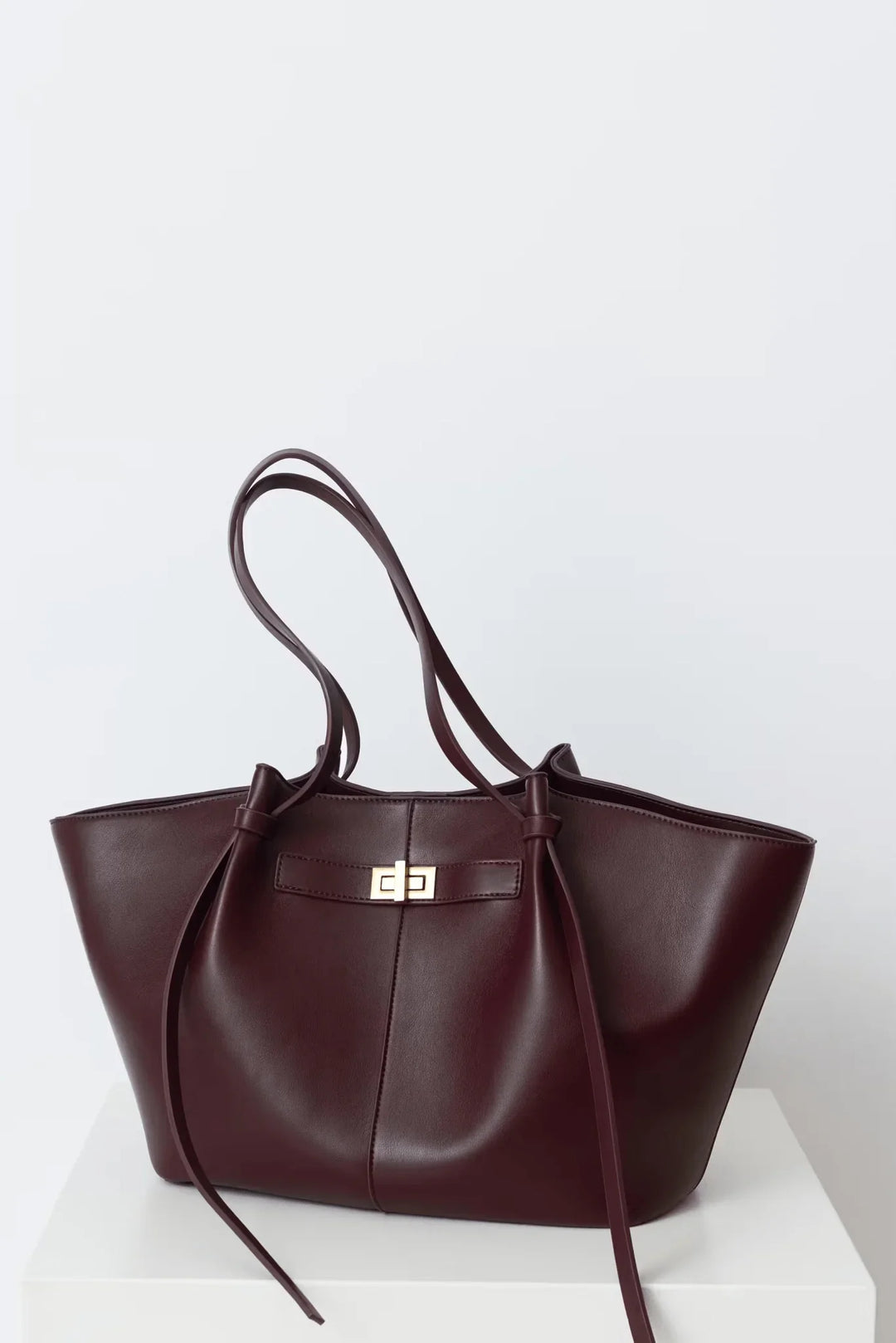 Duża torba shopper trapezowa Weronika w kolorze czarnym, widok z boku