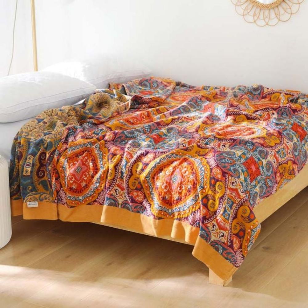 Boho koc dwustronny w żywe kolory, z ozdobnymi frędzlami. Idealny jako dekoracyjna narzuta na kanapę lub łóżko.