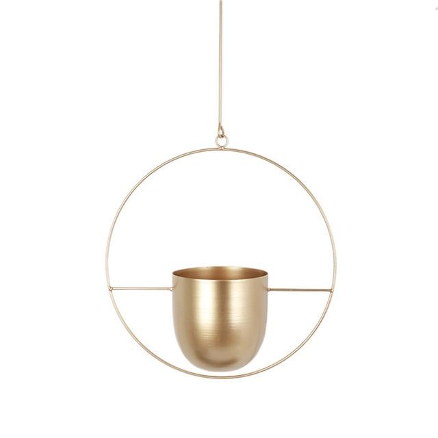 Czarny minimalistyczny wiszący kwietnik. Metalowy uchwyt na rośliny w nowoczesnym designie. Idealny do wnętrz.