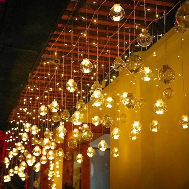 Girlanda LED na taras i balkon, wodoodporne lampki ogrodowe do dekoracji zewnętrznych.