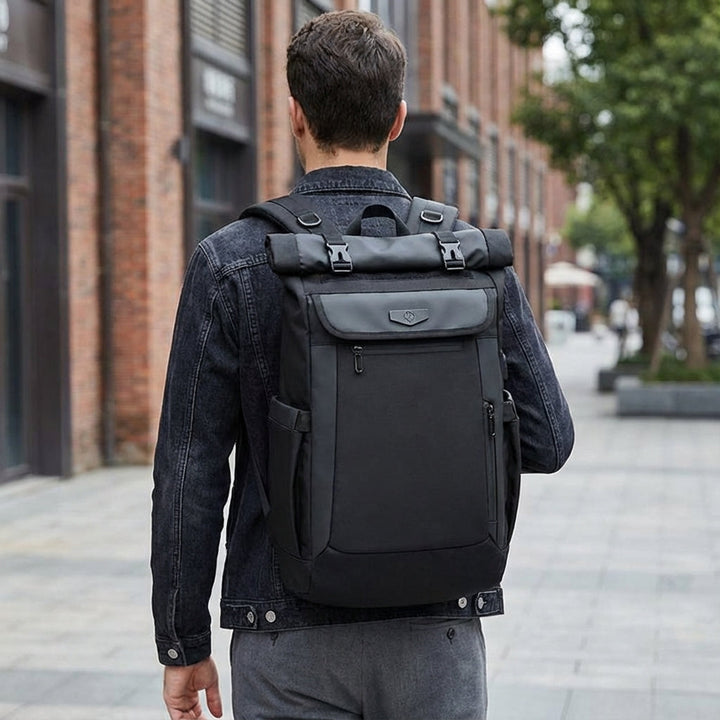 Wodoodporny plecak podróżny Rolltop Venturo 50L z przegrodą na laptopa, idealny na wycieczki i codzienne użytkowanie.