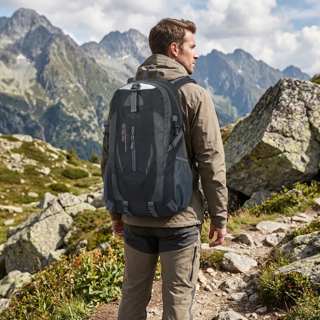 Wodoodporny plecak turystyczny 50L Sean. Idealny na trekking, wędrówki, podróże i kemping. Wytrzymały outdoorowy sprzęt.