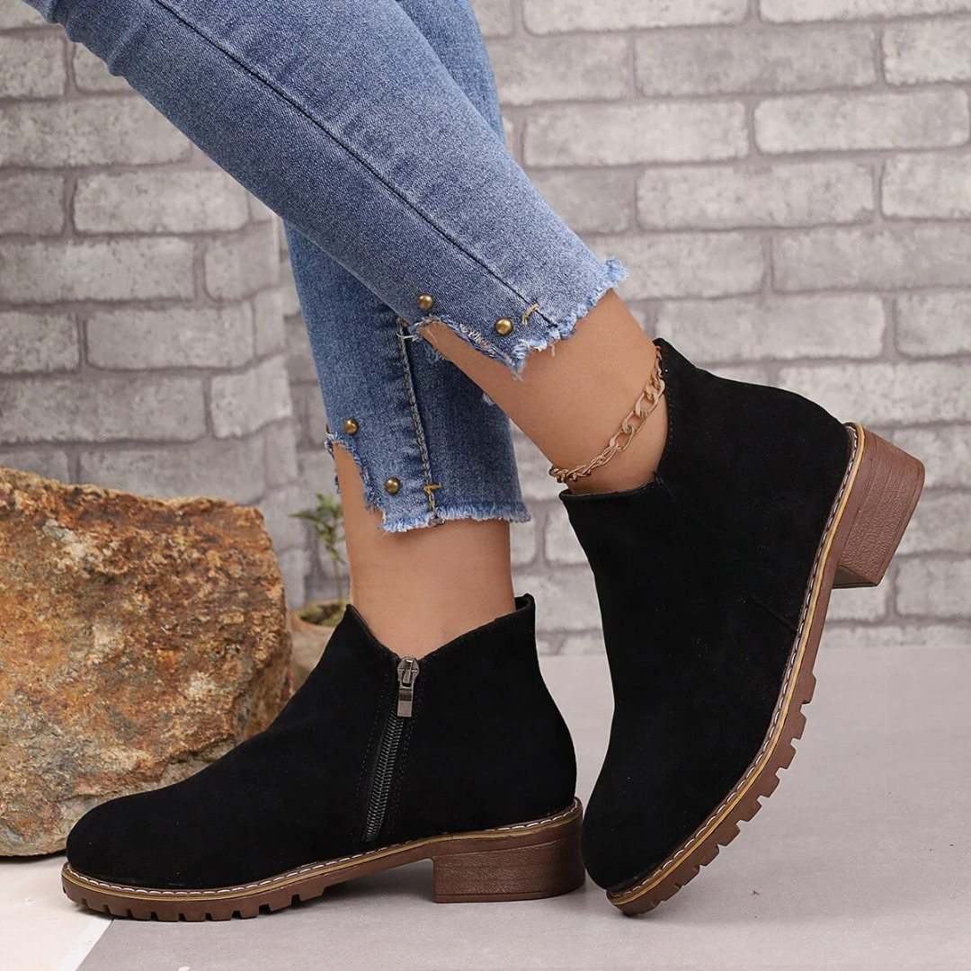 Czarne buty slip on damskie, klasyczne sztyblety na niskim obcasie