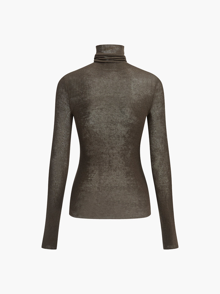 Stylowy damski sweter w zestawieniu z modnymi spodniami