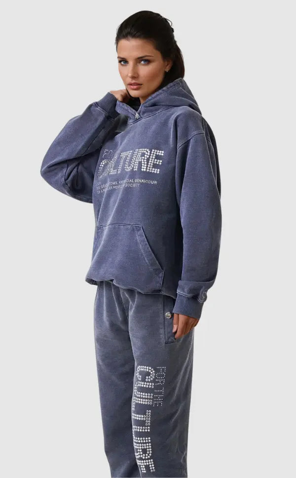 Wygodna damska bluza z kapturem oversize w nowoczesny wzór, idealna na co dzień i streetwear, jesień/zima.