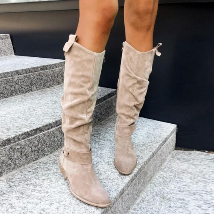 Czarne damskie kozaki wysokie. Eleganckie buty wiosenne, idealne do wielu stylizacji.