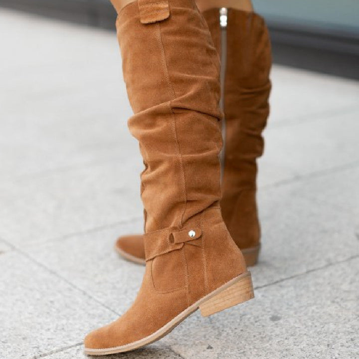 Brązowe stylowe kozaki damskie. Wysokie, eleganckie buty wiosenne, idealne na każdą okazję.