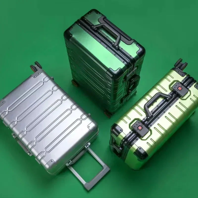 Lekka walizka aluminiowa Vienna Voyager. Gwarantuje komfort podróży i bezpieczny transport bagażu.