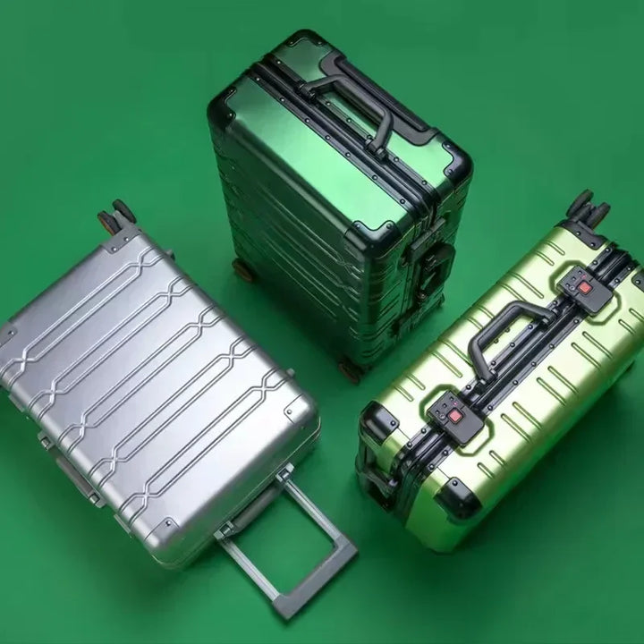 Lekka walizka aluminiowa Vienna Voyager. Gwarantuje komfort podróży i bezpieczny transport bagażu.