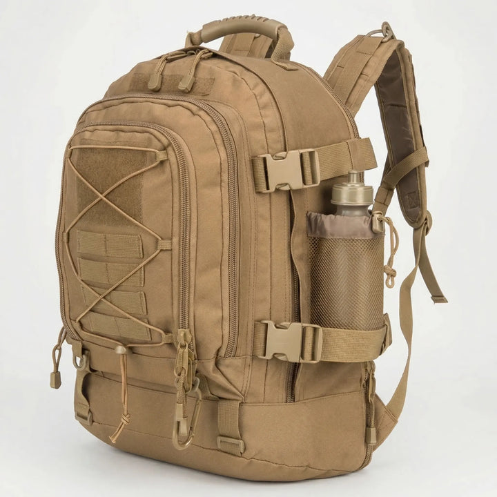 Wodoodporny plecak taktyczny 65L, chroniący sprzęt podczas deszczowych wypraw outdoor i militarnych przygód.