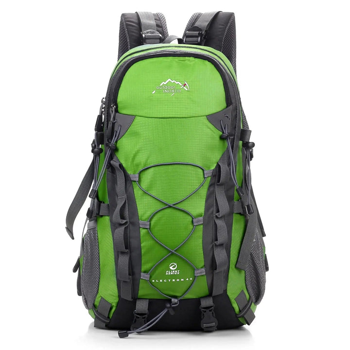 Plecak turystyczny ExplorerMax 40L na wędrówkę, z ergonomicznym systemem nośnym.