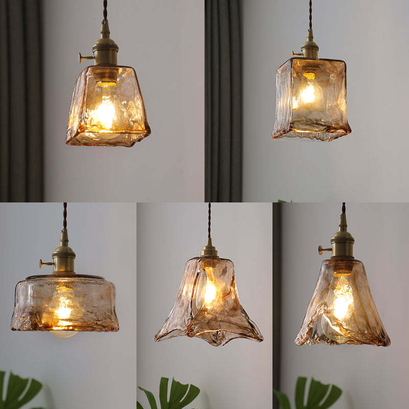Złota lampa wisząca LED retro. Designerskie oświetlenie do salonu z ciepłym światłem.