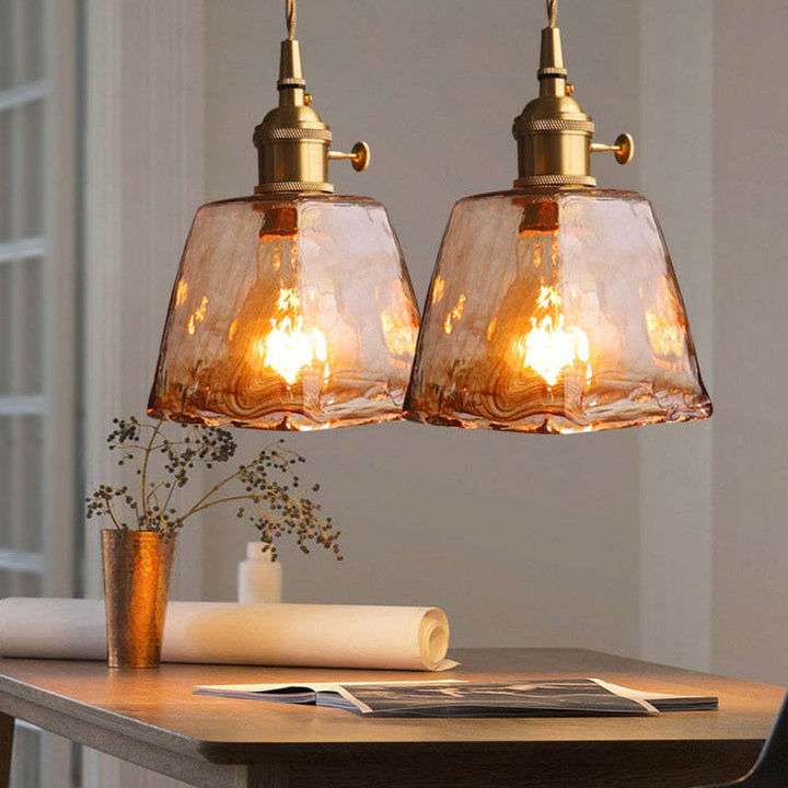 Elegancka lampa wisząca LED w stylu retro. Idealna do jadalni, emituje ciepłe, luksusowe światło.