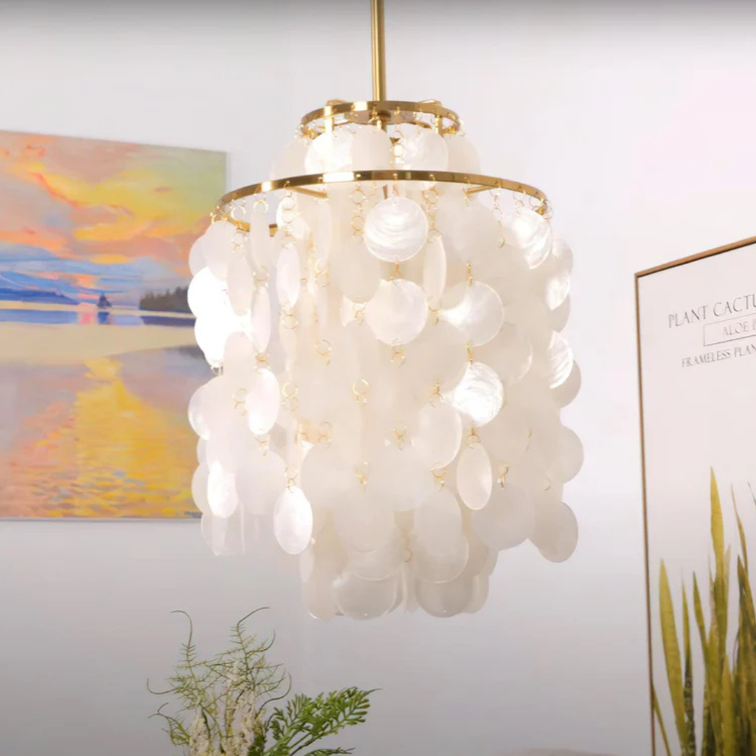 Złota lampa wisząca muszelkowa w stylu vintage, oświetlenie sufitowe boho.