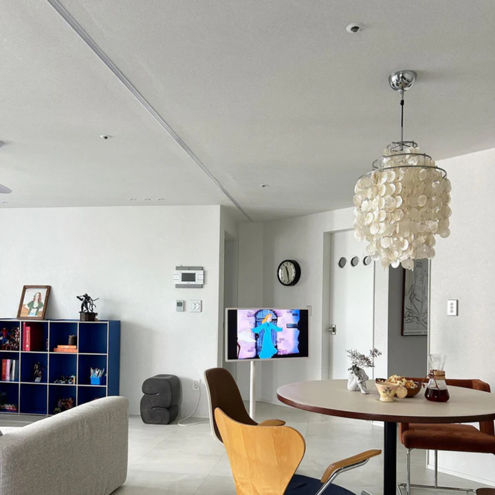 Elegancka lampa sufitowa muszelkowa w stylu vintage, złota/chrom, designerskie oświetlenie.