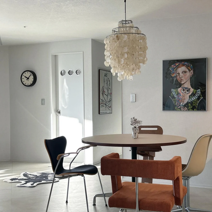 Chromowana lampa wisząca muszelkowa vintage, designerskie oświetlenie sufitowe do salonu.