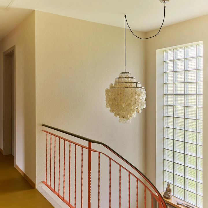 Lampa wisząca vintage złota z delikatnych muszli, designerskie oświetlenie sufitowe boho.
