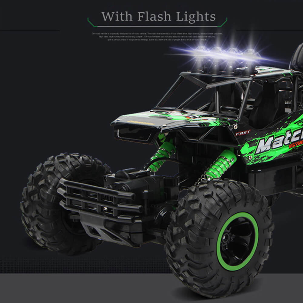 Monster truck RC 4WD w akcji na trudnym terenie, prezentujący wytrzymałość i mocny napęd.