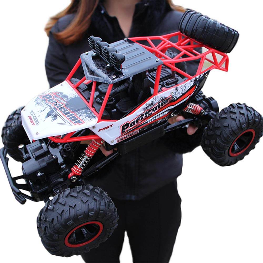 Detale monster trucka RC 4WD: duże koła, solidne zawieszenie, gotowy do ekstremalnej jazdy.