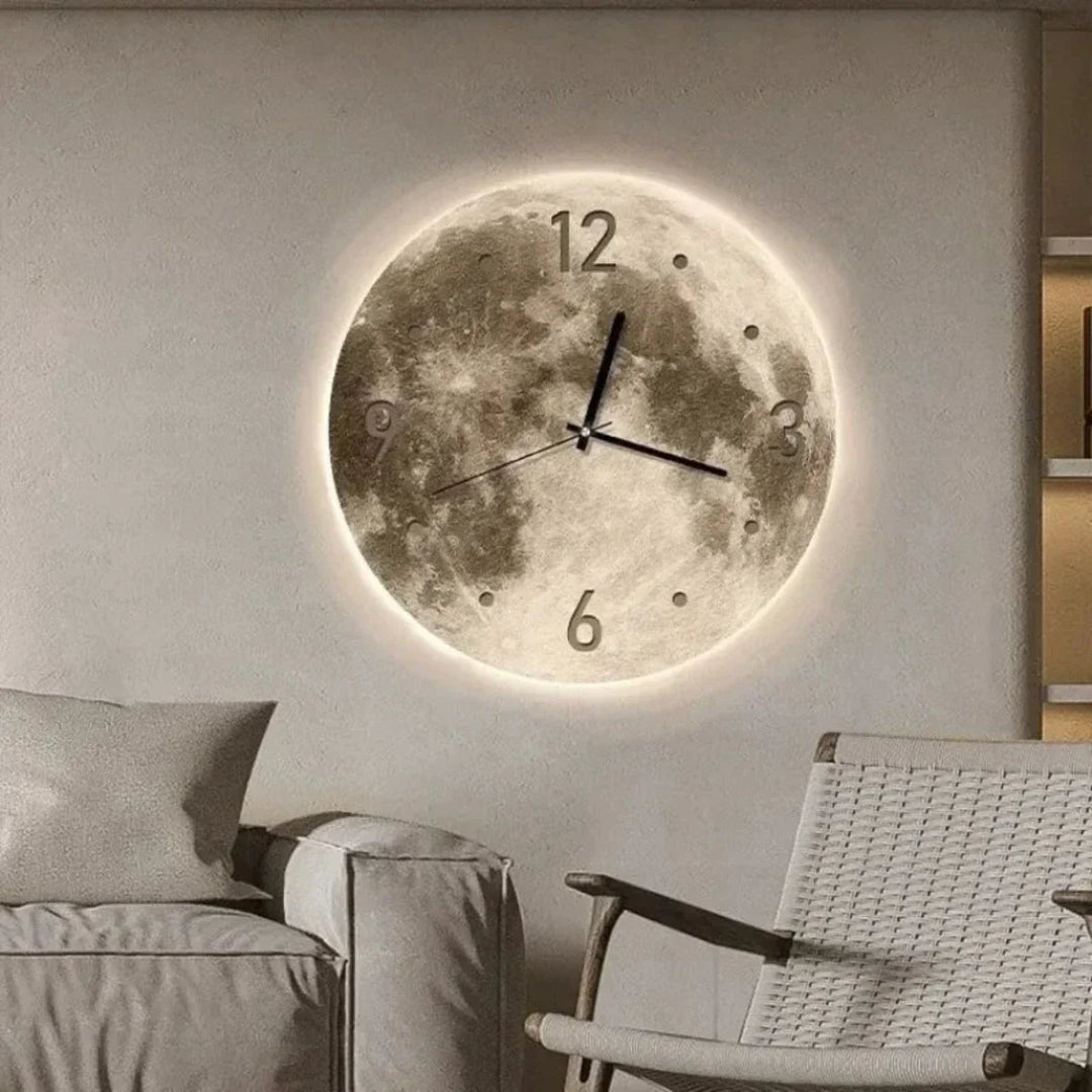 Zbliżenie na tarczę zegara ściennego LED 'Nocne Niebo' z efektem świetlnym, do nowoczesnych wnętrz.