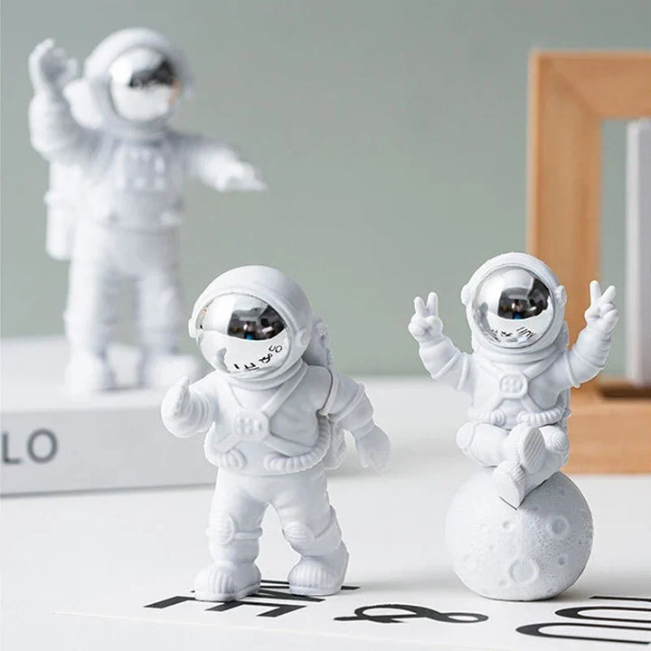 Unikalne figurki astronautów - zestaw 3. Kosmiczne dekoracje do domu, biura lub na prezent.