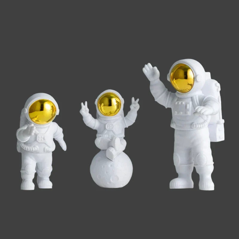 Figurki astronautów dla dzieci i dorosłych. Zestaw 3 ozdób kosmicznych to idealna dekoracja biurka.