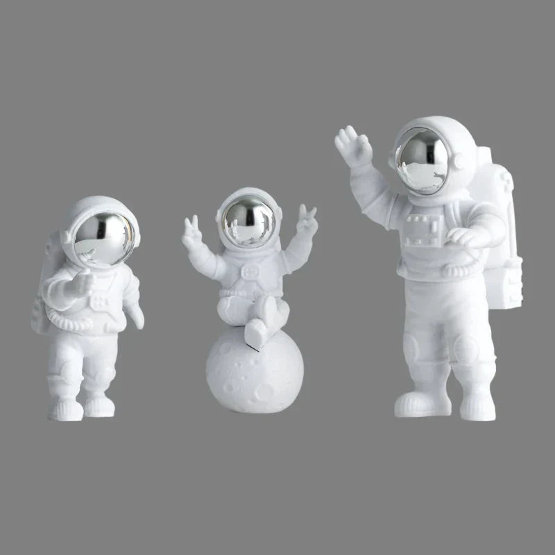 Żywiczne figurki astronautów w różnych pozach, zestaw 3. Nowoczesne kosmiczne dekoracje do domu i na prezent.