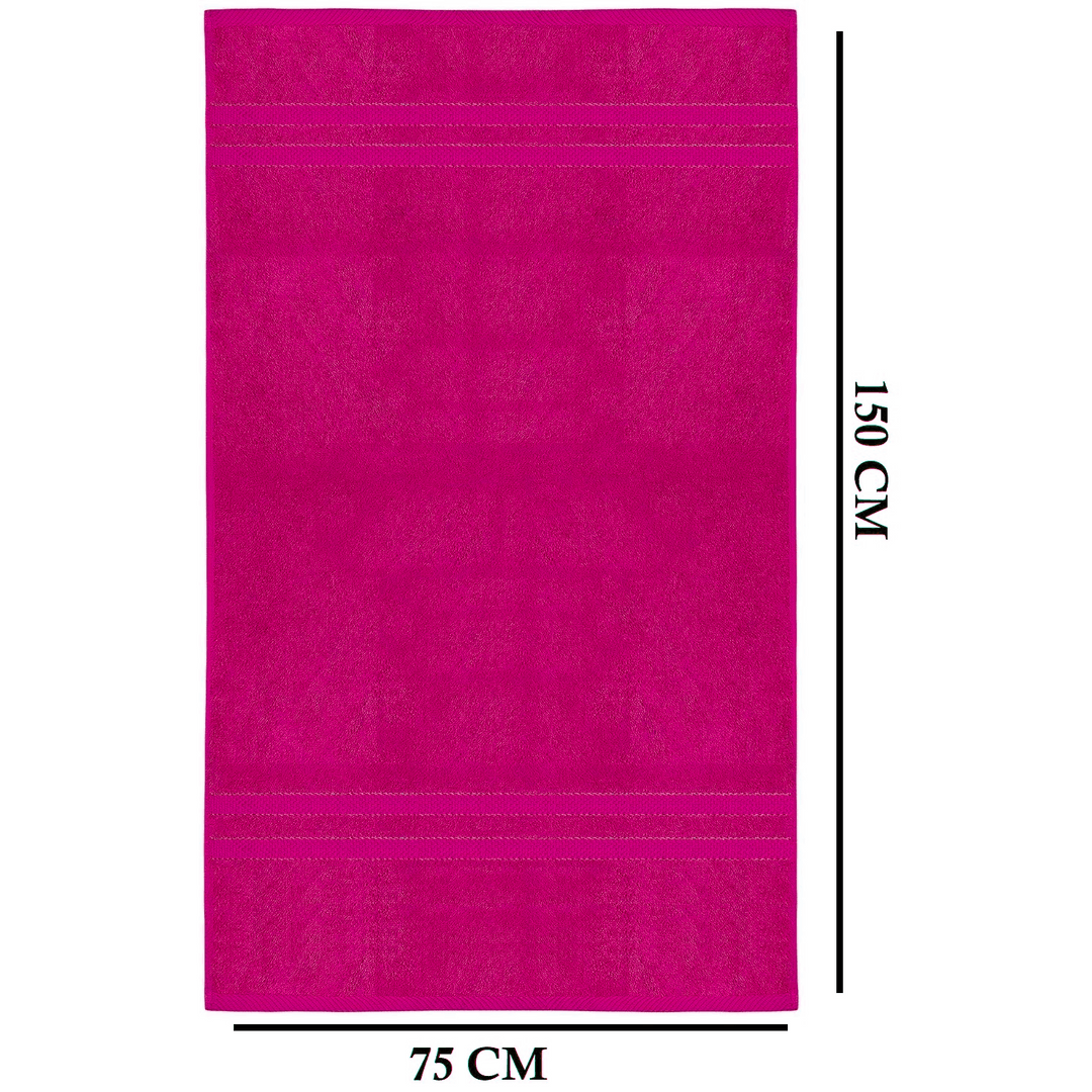 Złożone kremowe ręczniki 75x150cm, zestaw 4 dużych, chłonnych sztuk na półce.