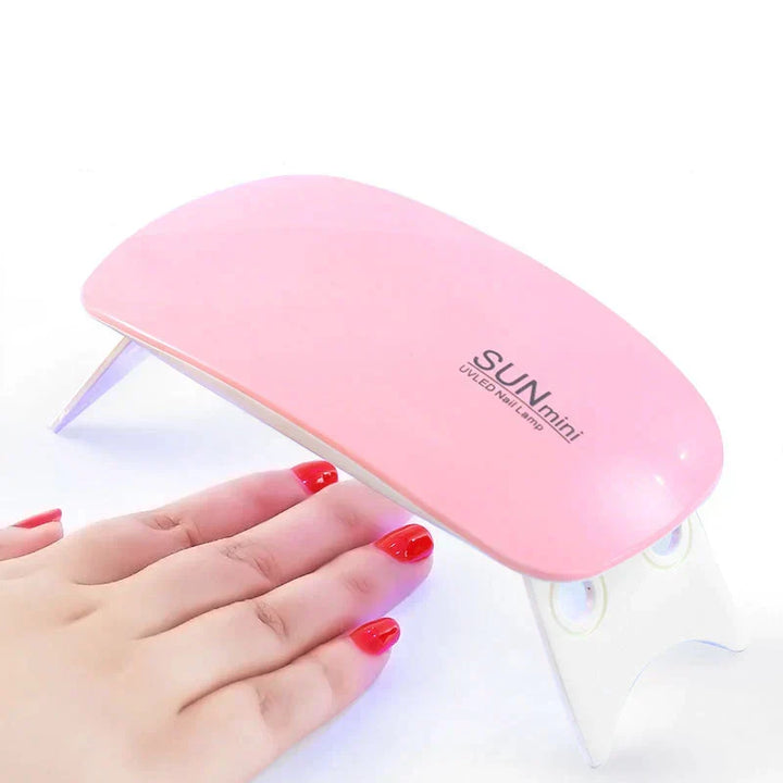 Lampa LED 6W do hybryd i lakiery w zestawie startowym. Profesjonalna stylizacja paznokci i manicure w domu.