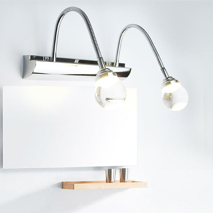 Nowoczesna zakrzywiona lampa ścienna LED Arcus w salonie