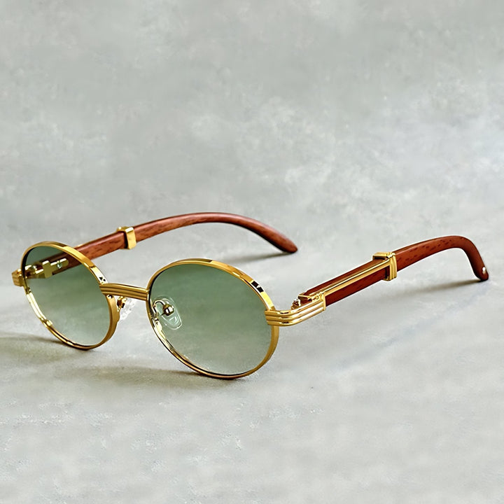 Czarne okrągłe okulary w stylu retro na letnie dni, ujęcie pod kątem